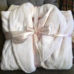 Mary Kay Luxury Bathrobe